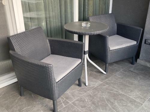 Noir Silvery Apartman