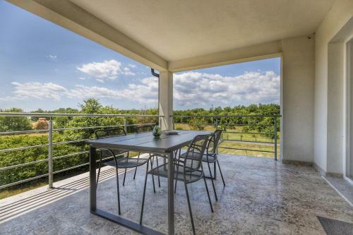Apartment Mirna With Swimming Pool