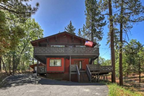 Squirrel Shire-spacious! Hot Tub! Close To Skiing!