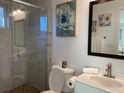 Spacious Bright Renovated 2 Bedroom 2 Bath Central