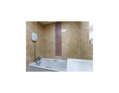 Charming 4-bedroom House With Garden