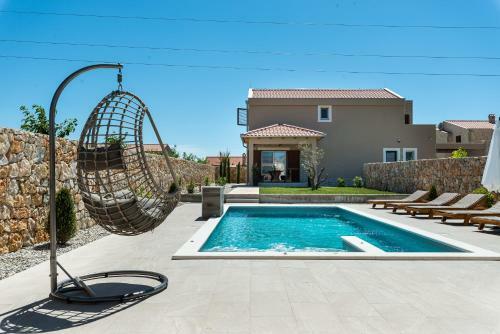 Luxury Villa With Pool,jacuzzi And Sauna/04