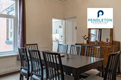 Spacious 4 Bedrooms/3 Bathroom Home In Chorley