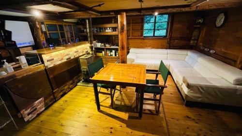 Albergue Azumagoya Lodge ????