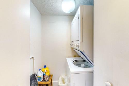 Kings Grant --- 40084 Grant Drive, Unit 72