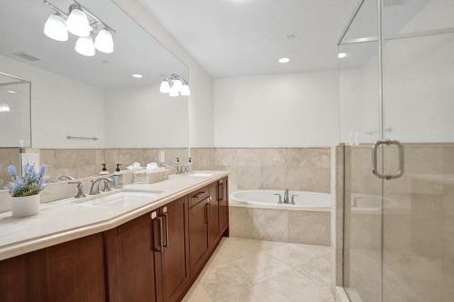 Luxury! 4bed Private Pool Deck! 1,7mi To Beach Townhouse