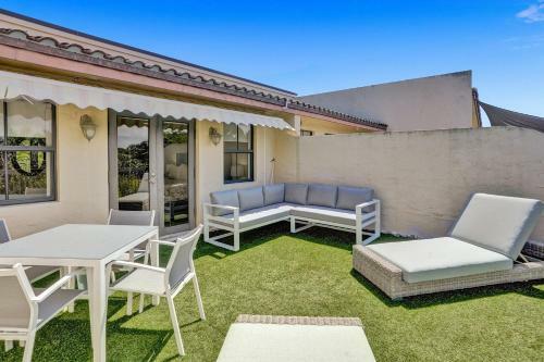 Luxury! 4bed Private Pool Deck! 1,7mi To Beach Townhouse