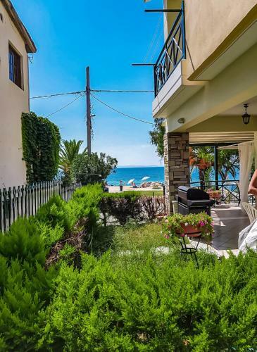 Seafront Privilege House Nikiti Beach