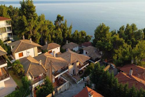 Sea Side Pine Maisonette, Siviri