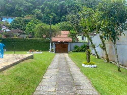 Casa Agrad�vel Com Piscina E Lareira