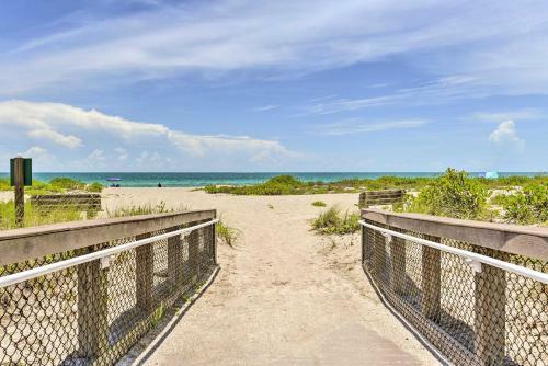 Elegant Venice Home With View - Walk To Beach!
