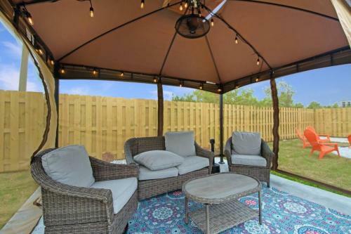Home In West Palm Beach With Pool And Pool Table!