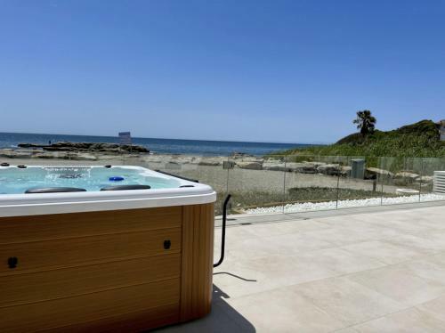 Villa Al Mar With Pool In Estepona
