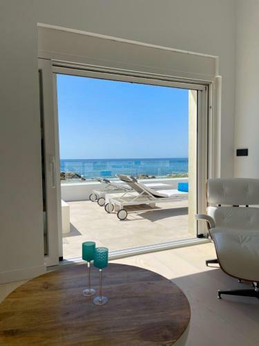 Villa Al Mar With Pool In Estepona