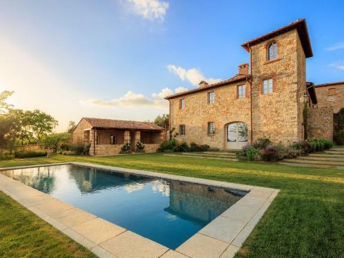 Scenic Villa In Gaiole In Chianti With Pool
