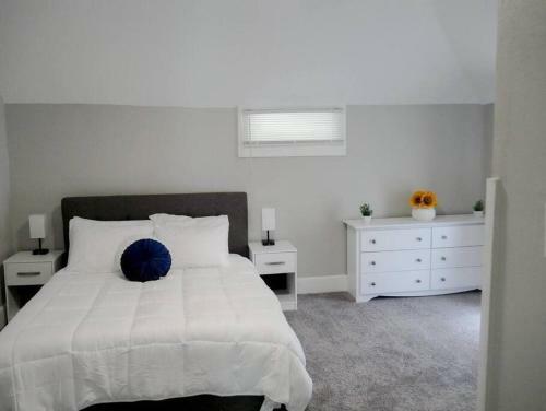 Villa Chic Duplex Close To All Attractions! Pet Friendly