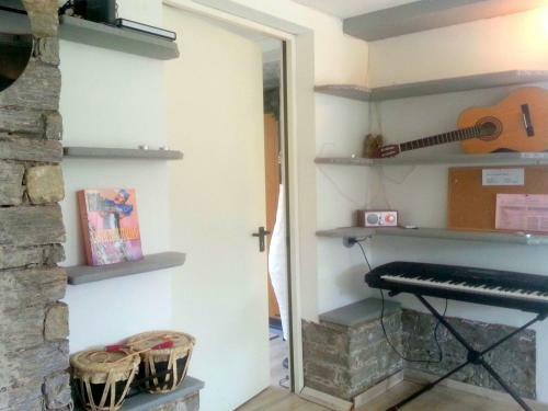 Magnificent Holiday Home In Lesa Near Lake