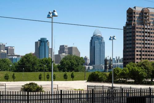 Elegant Cincy-view Condo - Minutes From Downtown