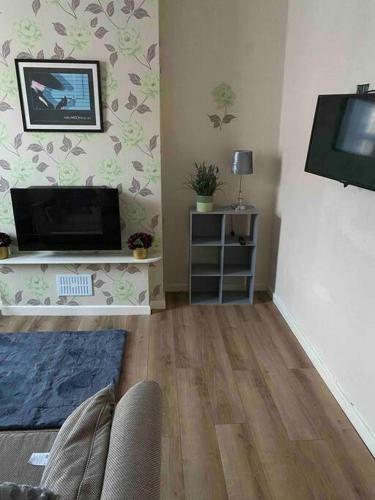 3-bedroom House With On Road Parking