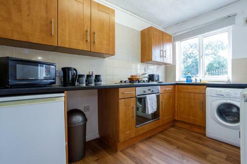 Rest&recharge @ The Redlynch Apartment (Sleeps 4)