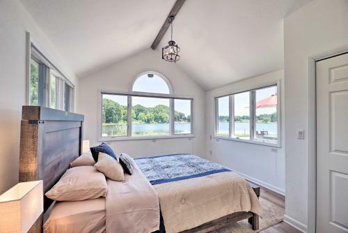 Stunning Lakeside Home With Deck On State Park!