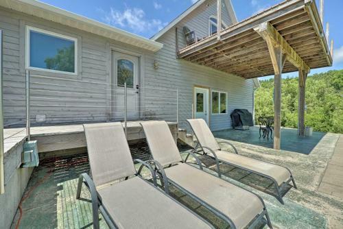 Stunning Lakeside Home With Deck On State Park!