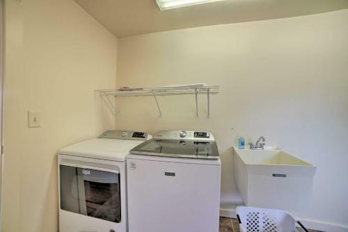 Spacious Grass Lake Getaway Near Boat Launch!