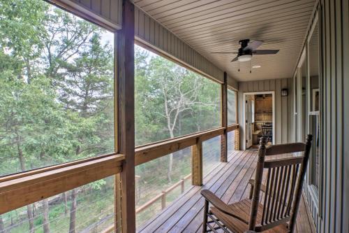 Branson Family Retreat On About 5 Acres With Decks!