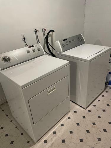 Entire Newly 3-bedroom Remodeled Home. Spacious