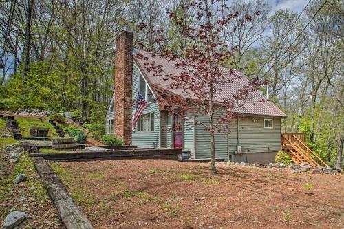 Rustic Madison Cabin Retreat With Deck And Grill!