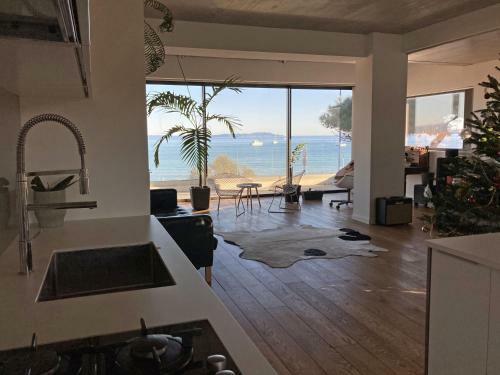 Villa Vue Mer - Hyeres Plage - Les Embruns
