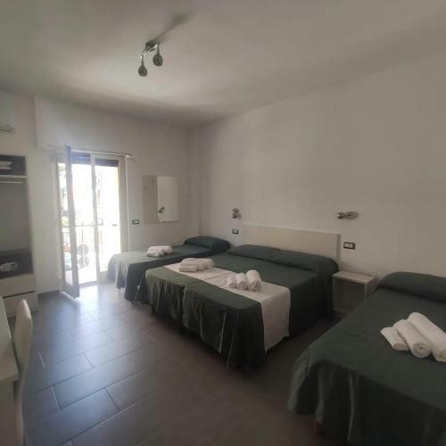 Hostal Ninfea Tropea City Rooms