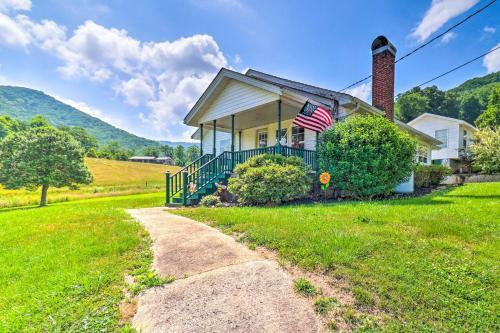 Charming Cottage Less Than 15 Mi To Downtown Asheville!
