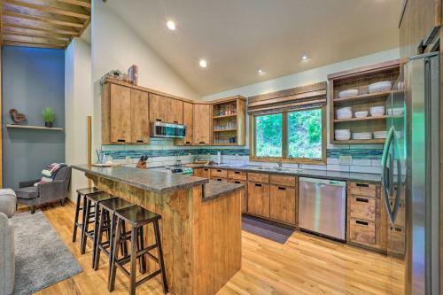 Modern Lenoir Mtn Retreat 9 Acres, Fire Pit!