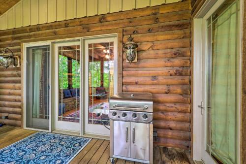 Hilltop Hideaway Cabin With Porch And Fire Pit!