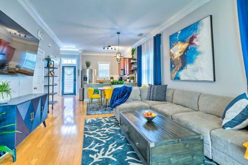 Vibrant Pet-friendly Townhome With Shared Pool!