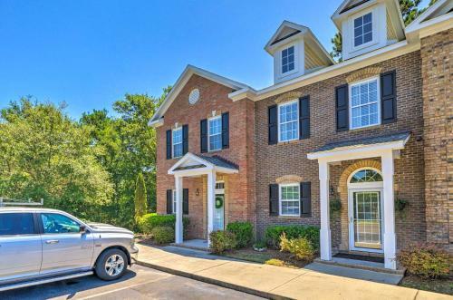 Vibrant Pet-friendly Townhome With Shared Pool!