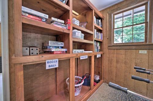 Gorgeous Home With Fireplace Less Than 6 Mi To Downtown