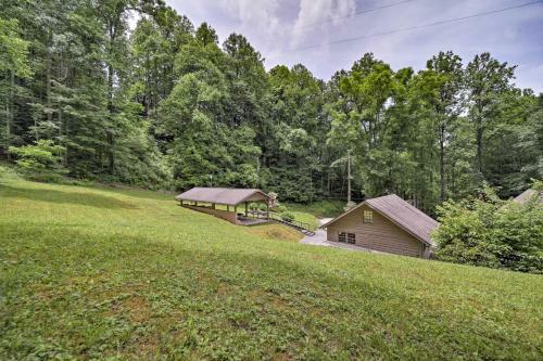 Gorgeous Home With Fireplace Less Than 6 Mi To Downtown