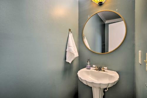 Stylish Durham Townhome Less Than 5 Mi To Downtown!