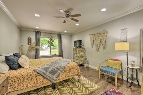 Charming Charlotte Cottage On A Half Acre!
