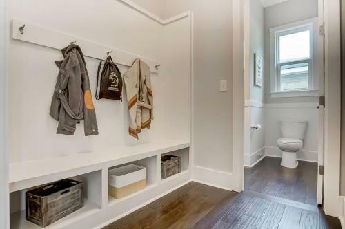 Spacious Belmont Living 1 Mile From Uptown