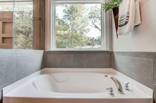 Spacious Belmont Living 1 Mile From Uptown