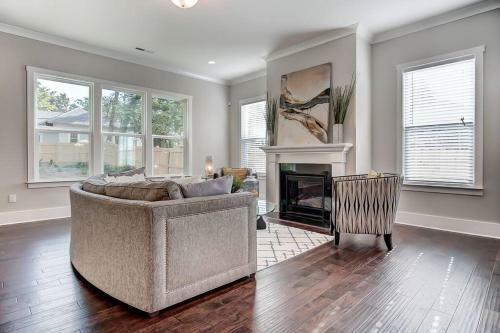 Spacious Belmont Living 1 Mile From Uptown