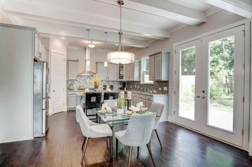 Spacious Belmont Living 1 Mile From Uptown