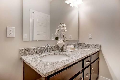 Spacious Belmont Living 1 Mile From Uptown