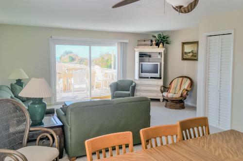 Big Beach Retreat & Ocean West Escape