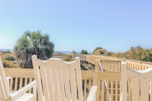 Big Beach Retreat & Ocean West Escape
