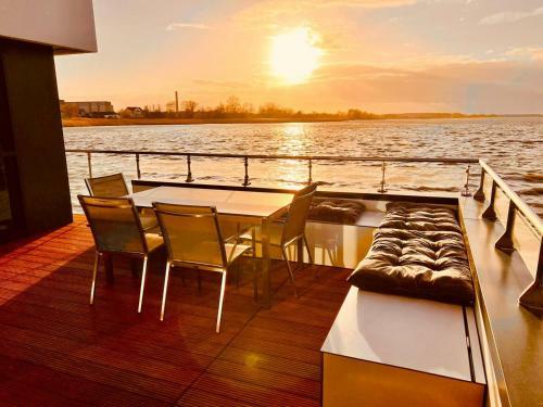 Schwimmendes Haus L�tte