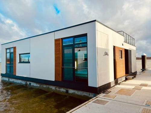 Schwimmendes Haus L�tte